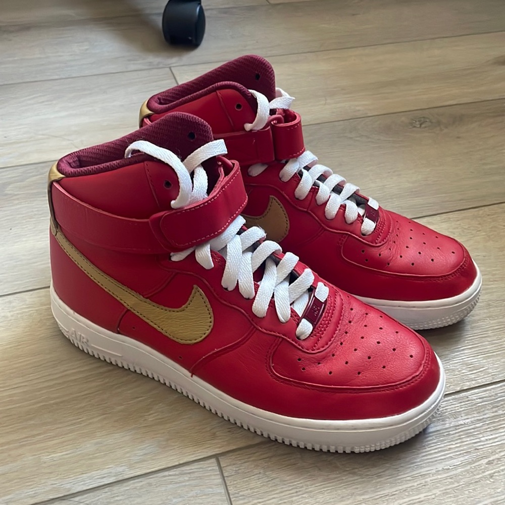 Custom USC colored Air Force 1